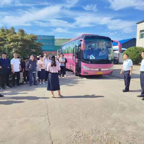 中国建设银行方城支行特邀私行客户及家属共庆双节