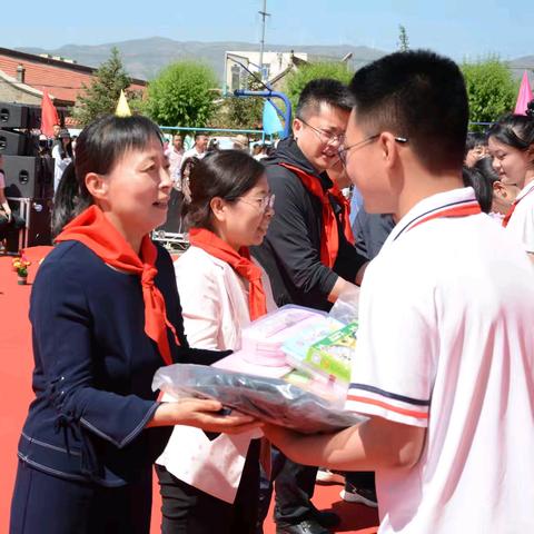 情系山区教育 关爱温暖童心——大同市总工会“六一儿童节”慰问我县小学留守儿童