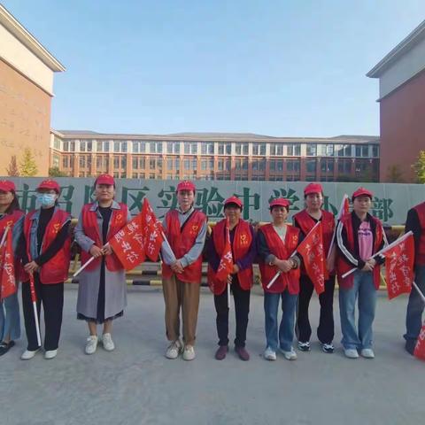 暖心“护学岗”，浓浓“秋日情”——召陵区实验中学小学部 北校区一（1）班护学岗纪实