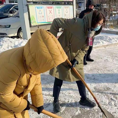 闻雪而动，暖心护航——海港区司法局开展清雪活动