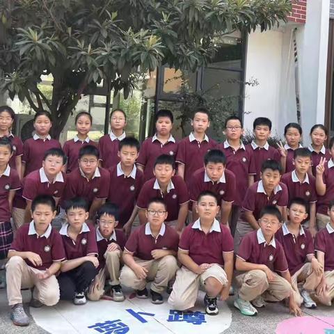 时间过得好快呀，一转眼就来到了五年级，已经是低年级学学弟学妹中的大姐姐了