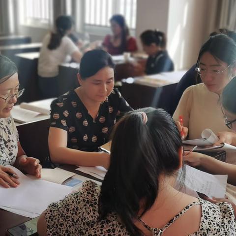 枫叶经霜艳，片片放光华，“研”途 以“语”促教—丰阳镇中心小学二年级语文集体备课活动