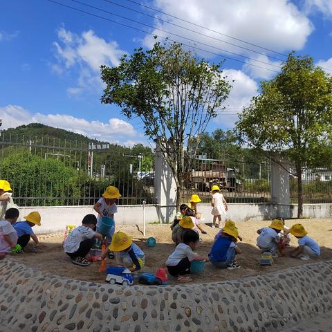 社迳乡幼儿园小一班第五周生活记录