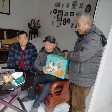 探望慰问生病会员，送去温暖与祝福