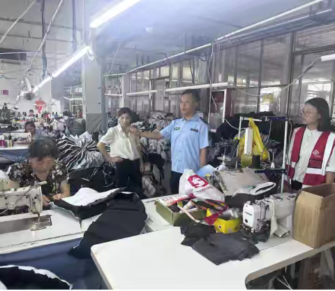 登高社区联合应急管理局：党建引领，守护小微企业安全防线