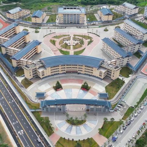 沙场秋点兵，骄阳砺青春——咸丰县曲江镇中小学开展素质拓展训练