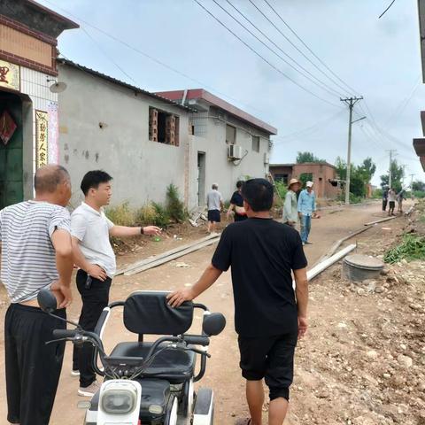 【“三零”创建.铺设道路篇】唐庄镇郝庄村铺设村内道路中