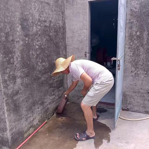 冯坡镇周末持续开展爱国卫生运动