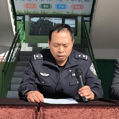 “警察叔叔”’进校园——法治安全讲座