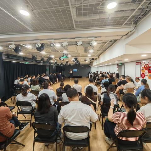 百联股份黄浦片区区域党建联建全体党员集中开展剧目党课《歌剧魅影》