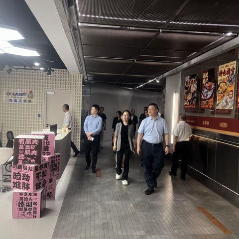 百联股份党委副书记、总经理曹海伦一行赴淮海755开展节前专项安全检查