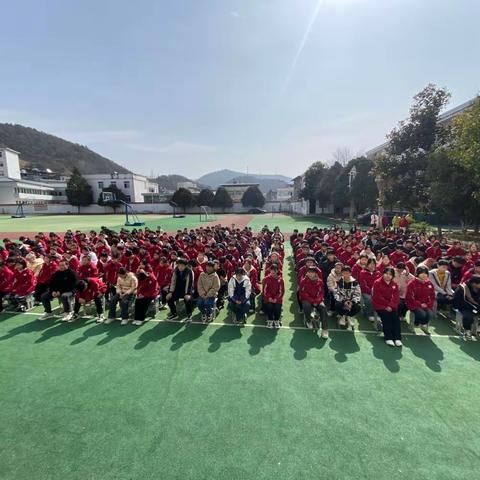 西照川镇初级中学开学典礼暨庆祝“三八”妇女节活动