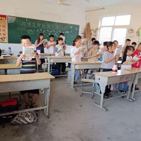 刘寺小学四年级孩子们认真快乐学习的一天