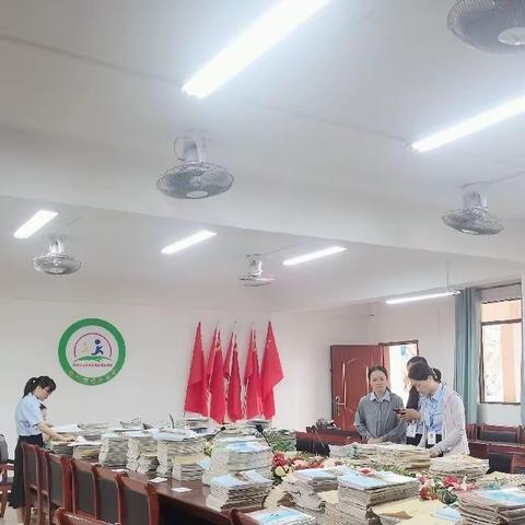 滨海九小教育集团海口市秀华小学——以“检”促优， 以“查”促教，教学常规检查。