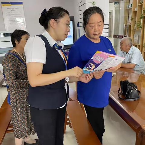 反假货币知识宣传，张家港农商行锦丰支行在行动