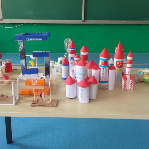 科技融入校园，创新点缀人生—北留智镇中学举行“科技手工小制作、小发明”作品展示活动