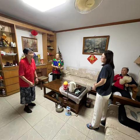 社区力量显温情：爱心劝导助老，12345热线扬佳话