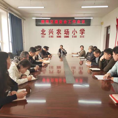 筑牢安全防线 守护平安成长 ——交通安全主题教育活动