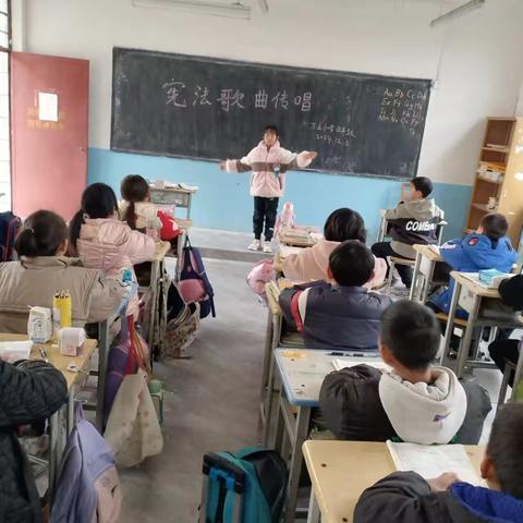 西平县二郎万庄小学举行宪法主题歌曲传唱活动