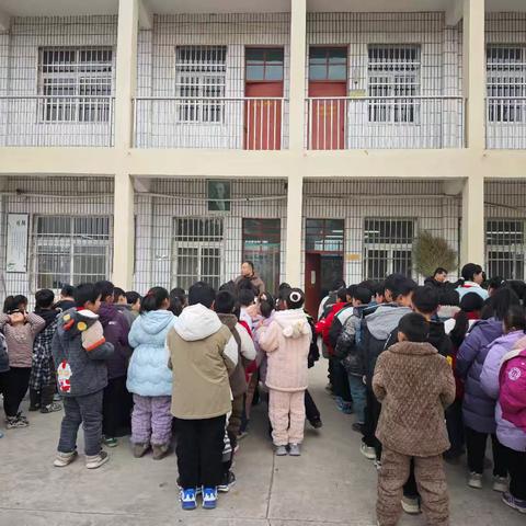 筑牢安全防线 护航成长之路 ——西平县二郎万庄小学开展2025年春季“安全第一课”主题教育活动