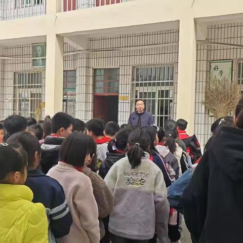 西平县二郎万庄小学开展安全教育日安全教育专题会