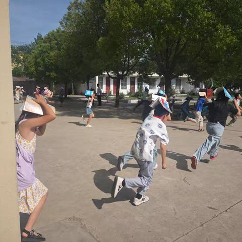 西平县二郎万庄小学开展防震防灾演练