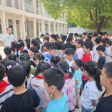 西平县二郎万庄小学开展端午节安全教育，筑牢学生安全防线