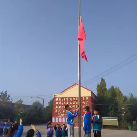 曹县常乐集镇马楼小学升国旗活动