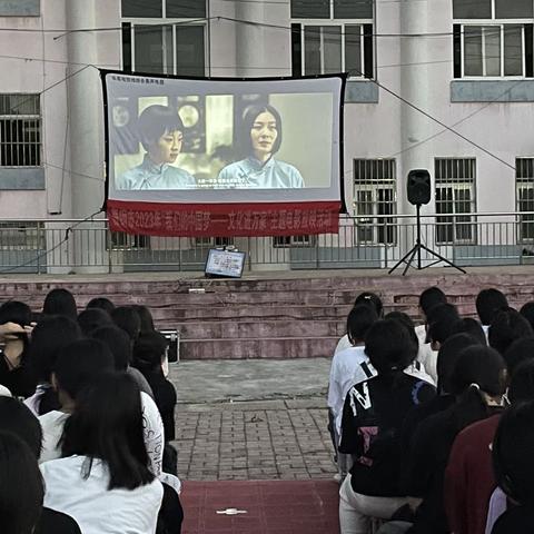 舞钢市教师进修学校团委翟诗佳的简篇