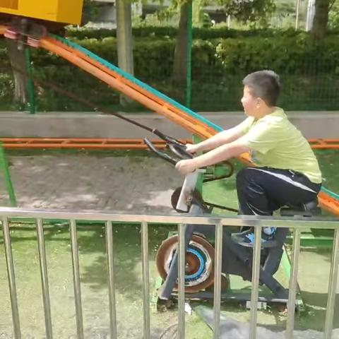 济宁市文昌阁小学四五中队张涵淞暑假的快乐时光