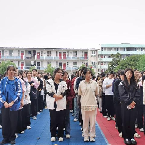 校园消防演练，筑牢安全防线——舞钢师范开展消防安全演练