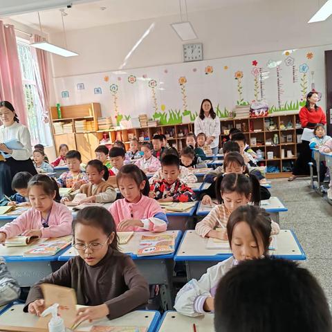 行有规，学有范——郾城区实验小学开展一年级学生行为习惯展示活动