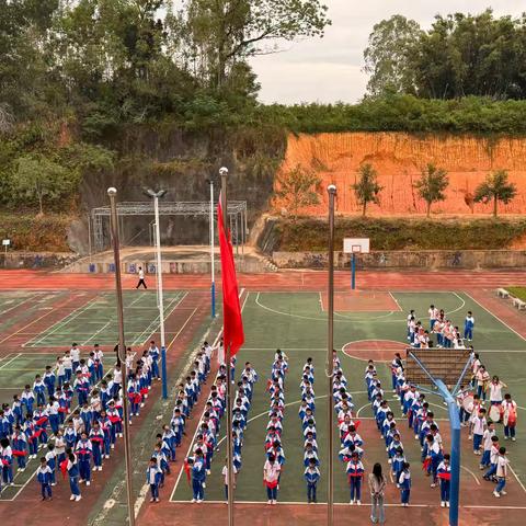 强国复兴有我，争当新时代好少年——我校举行2025年新队员入队仪式