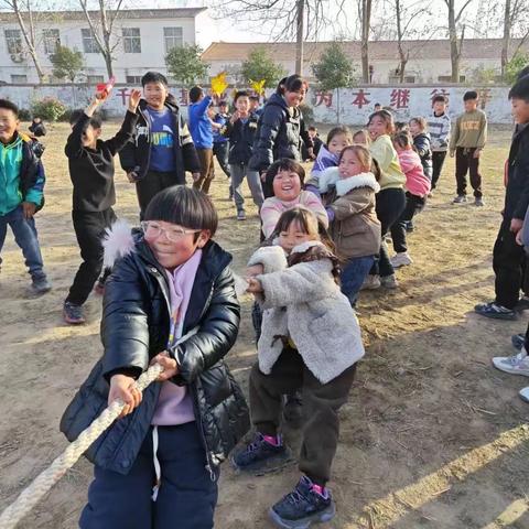 匡城乡李老小学举行拔河比赛，拔出风采，赛出水平