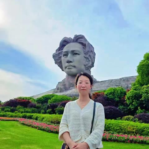 深耕教坛，潜心育人