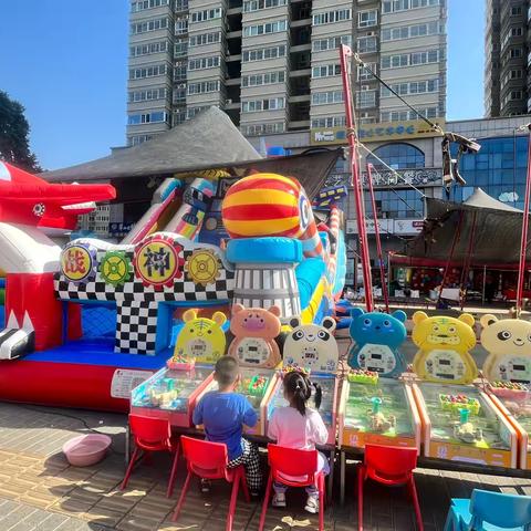 一老一小的双向守护时光