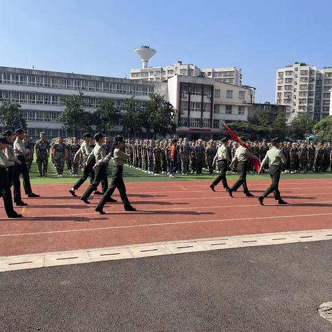 我们一定会怀念的。属于秋天的，属于我们的美好时光——2304班新生国防教育纪实