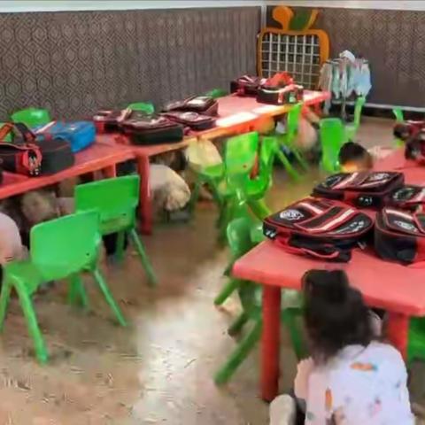 金苹果幼儿园🌱    安全疏散演练