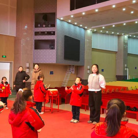 凝心聚力，点亮荣光。