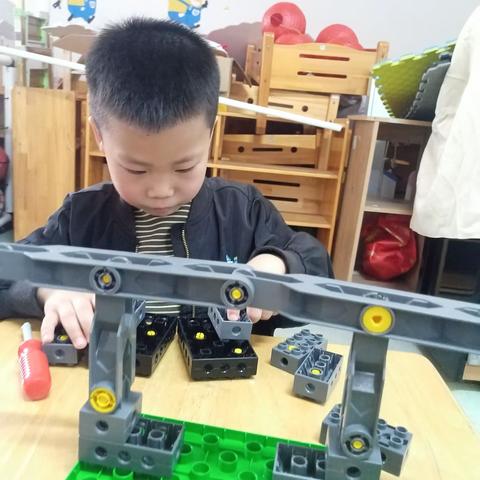 应辰|乐高：轻轨磁悬浮