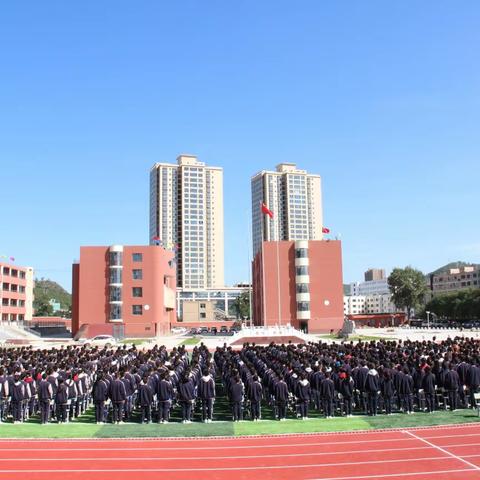 表彰优秀学生   彰显榜样力量  ——子长市初级中学 2023年秋季学期学生会暨法制报告会