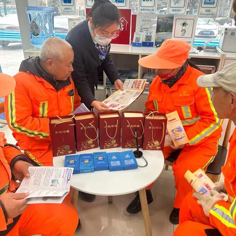 康福路支行举行“小港湾，大温暖”活动
