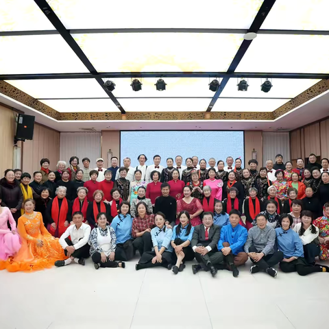 ‍ ‍星光不问赶路人 揽星衔月逐光行