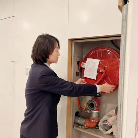 【消保播报】沙河口五四广场支行扎实开展“五一”安保工作