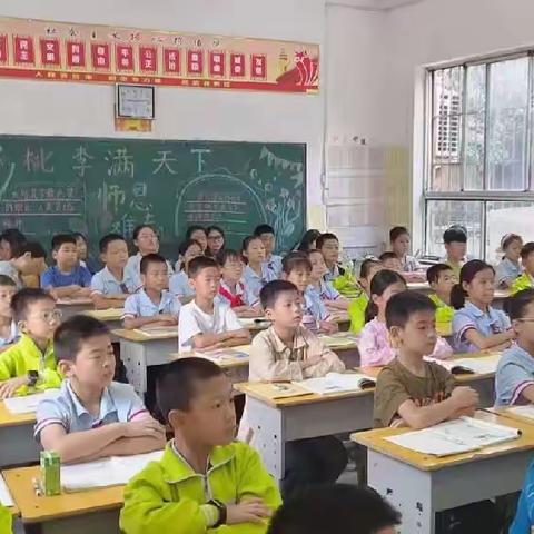 党建引领学校发展，推门听课共享新成长——牛市口小学开展推门听课活动