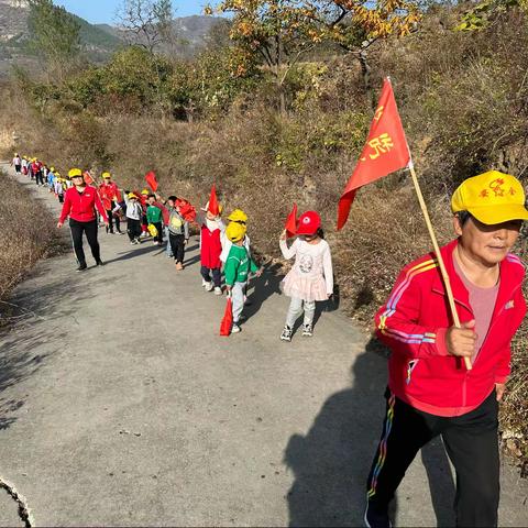 《拾秋》——王坟镇宋家庄幼儿园拾秋活动