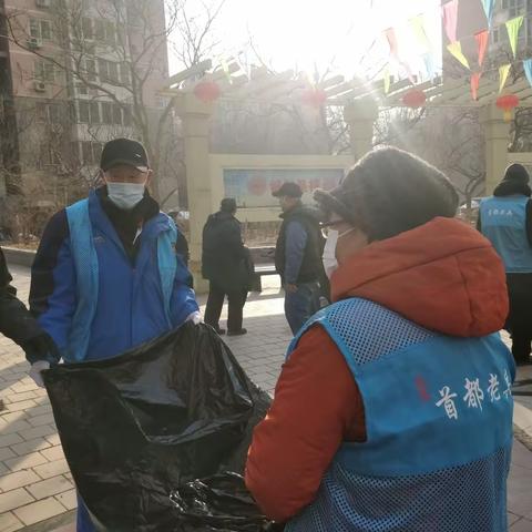 晨光东社区退役老兵给节前大扫除增色，用行动呼唤更多居民加入共建和谐社区