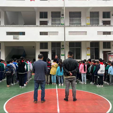 《裴家小学第七周工作简报》 你好，金秋十月