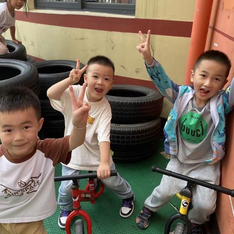 爱上幼儿园，快乐每一天