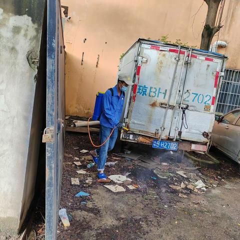 2023年10月25日海口尚虹蚊虫防治服务有限公司对抱坡村开展消杀工作